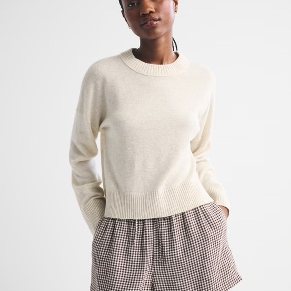 Abercrombie & Fitch Sweaters - Abercrombie & Fitch Cream Crew Neck Sweater